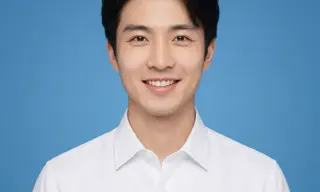 男性生活照生成白衬衫蓝底证件照效果